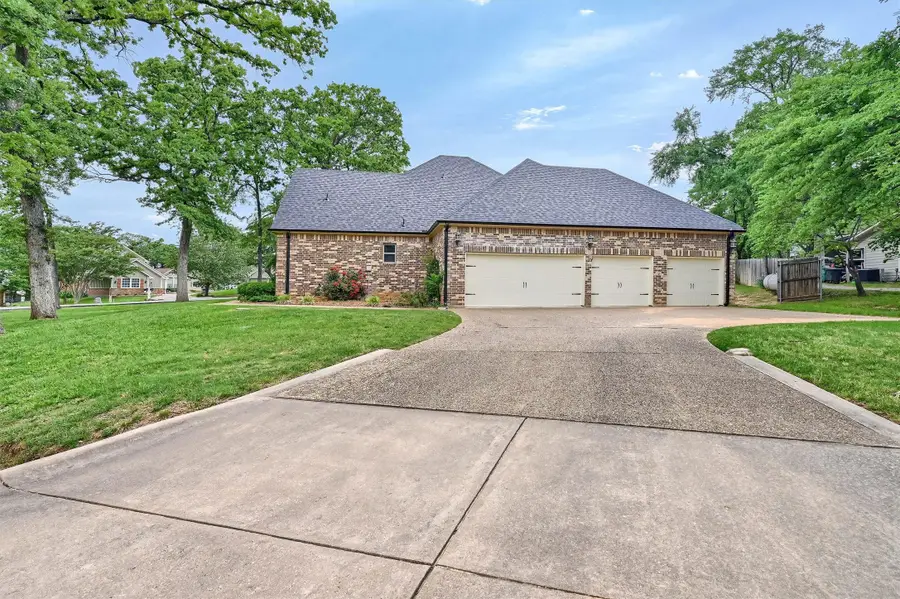 1107 Kiowa Drive E, Gainesville, TX 76240 - Image #2