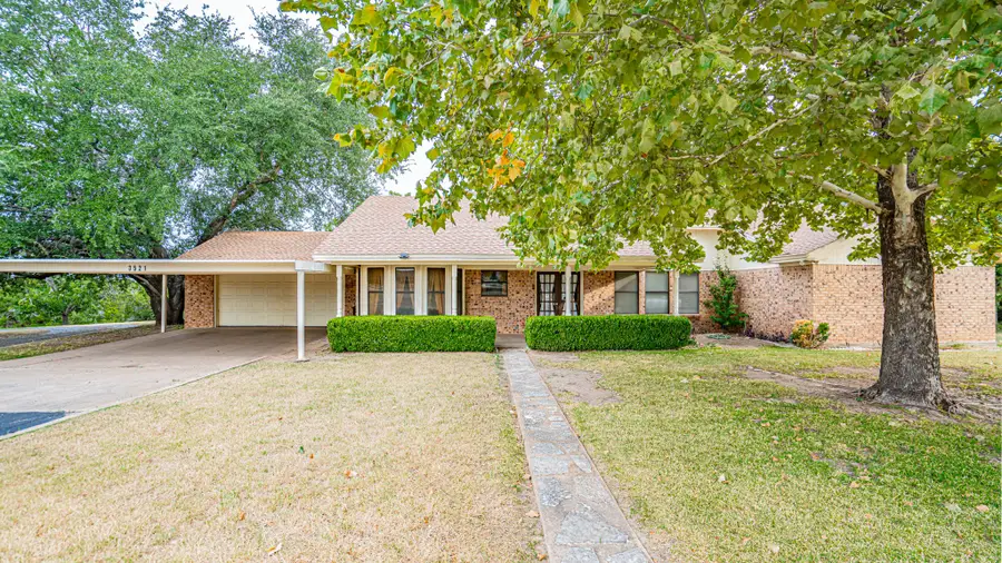 3521 Peak Road, Granbury, TX 76048 - Image #2