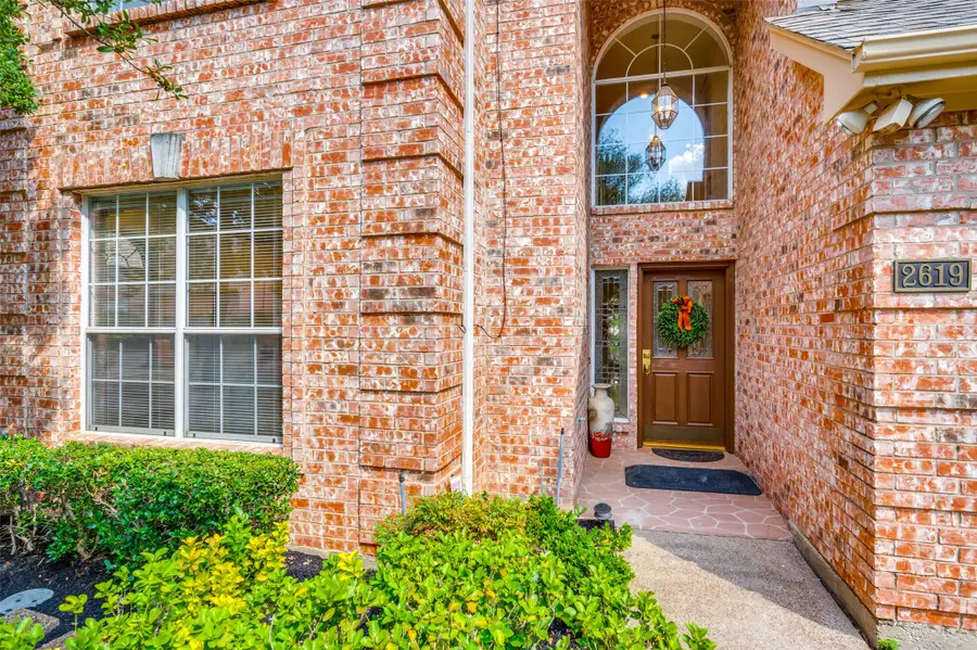 2619 Hidden Ridge Drive, Arlington, TX 76006 - Image #2
