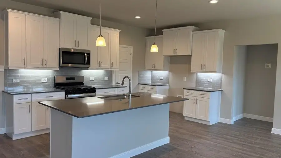 4213 Cornerstone Circle, Granbury, TX 76048 - Image #2