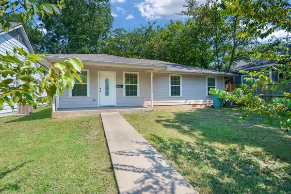 315 1/2 N Carr Avenue, Sherman, TX 75090