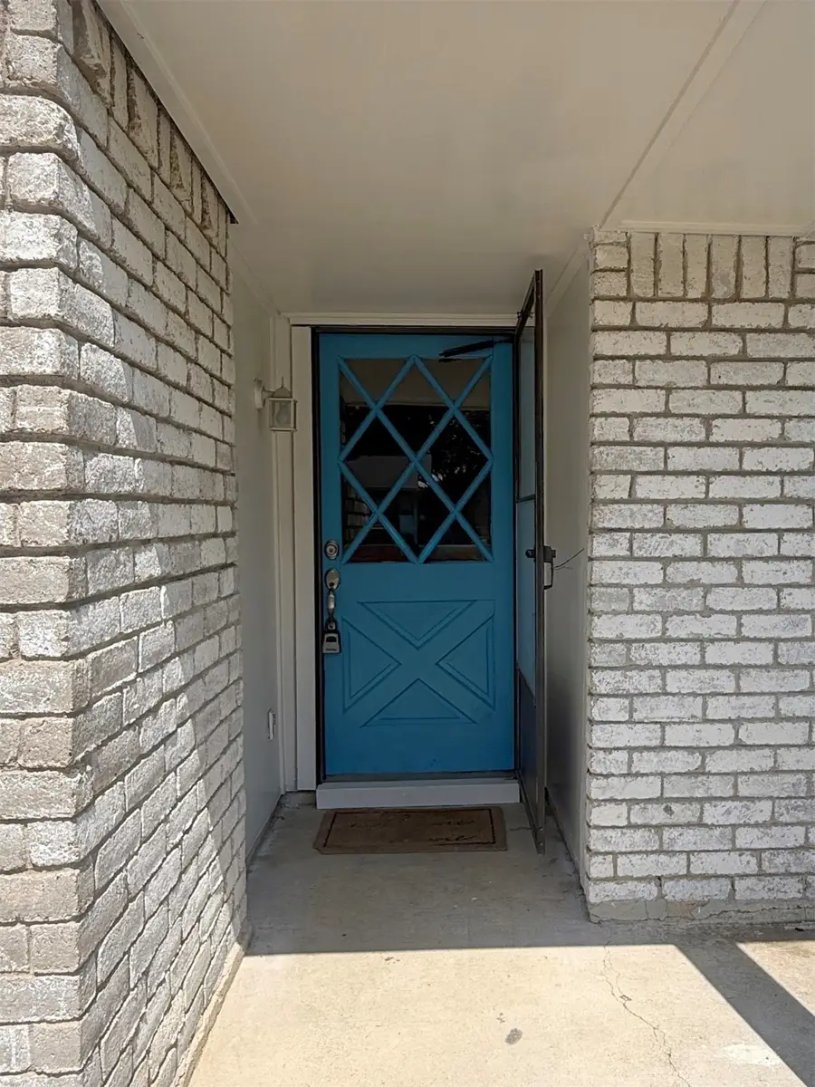 6933 Glenhurst Drive, North Richland Hills, TX 76182 - Image #3