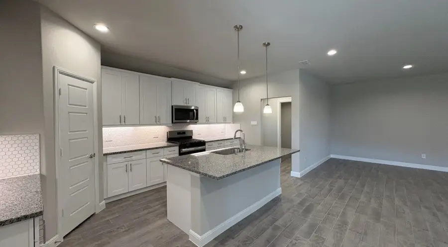 4219 Cornerstone Circle, Granbury, TX 76048 - Image #3