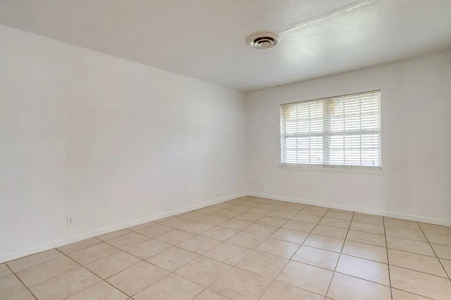 6712 Yosemite Drive, Fort Worth, TX 76112 - Image #3