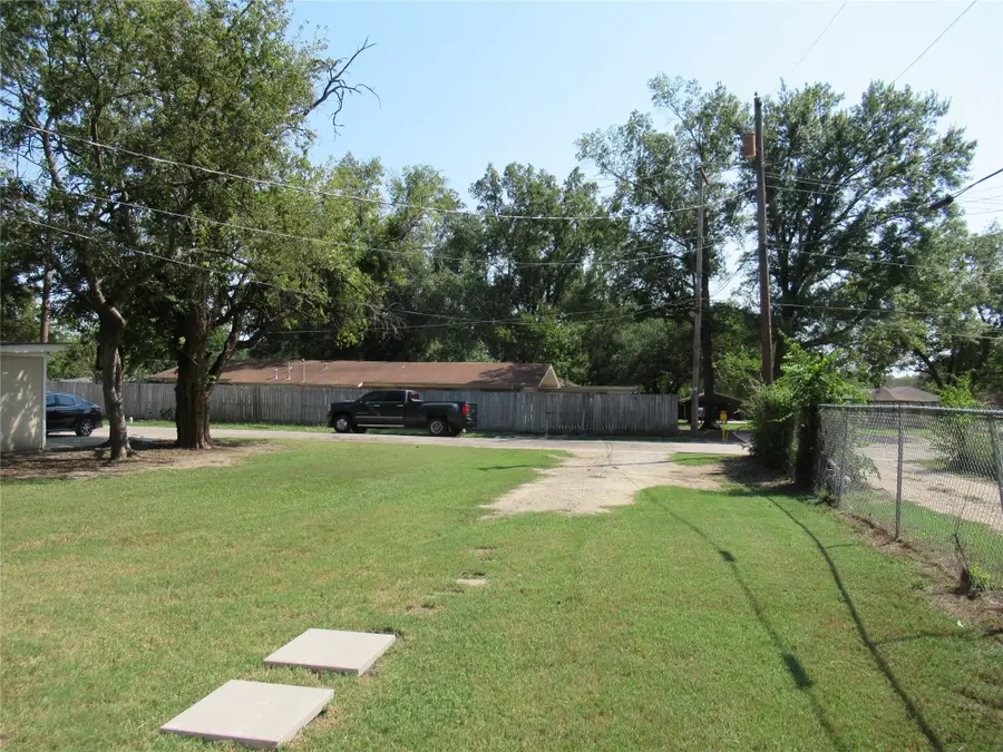 1402 Walnut Street, Commerce, TX 75428 - Image #3
