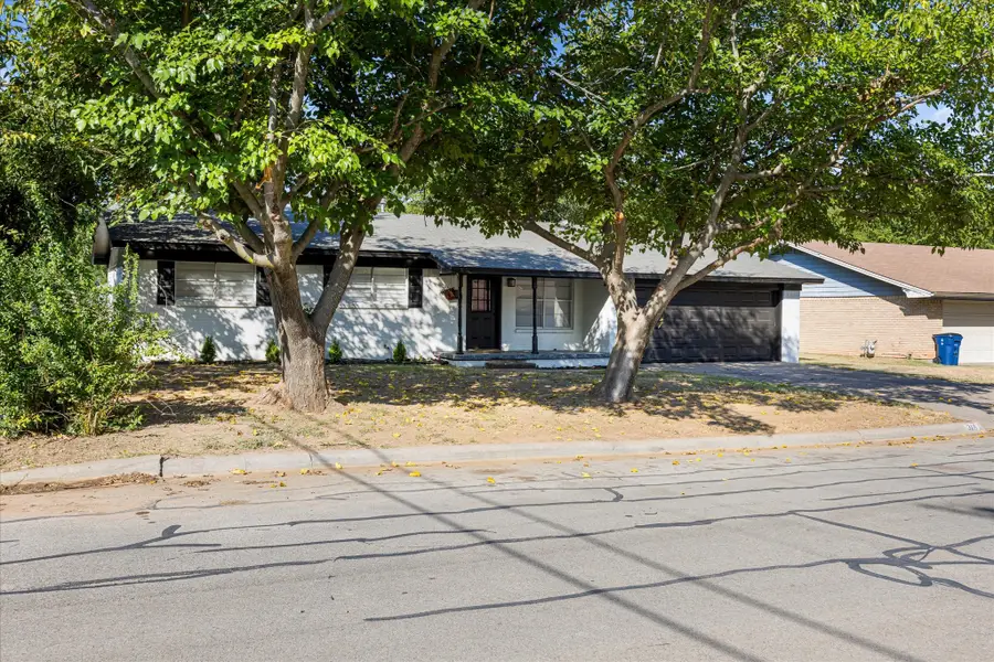 316 S Ables Street, Granbury, TX 76048 - Image #3