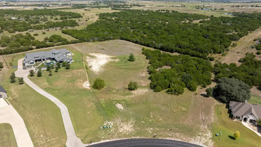 7112 Heathington Court, Granbury, TX 76049 - Image #2