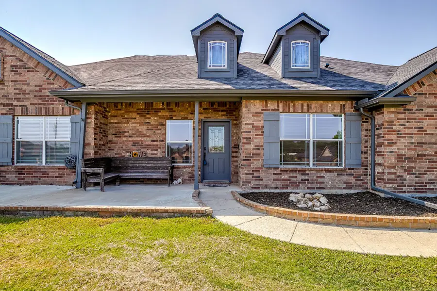 209 Cooperstown Drive, Springtown, TX 76082 - Image #2