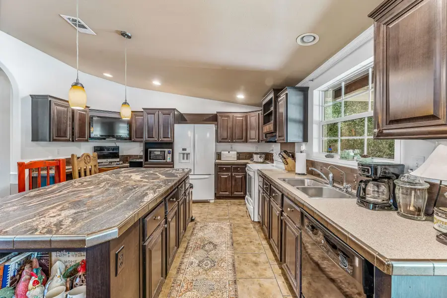 1071 Grimes Road, Mineral Wells, TX 76067 - Image #3