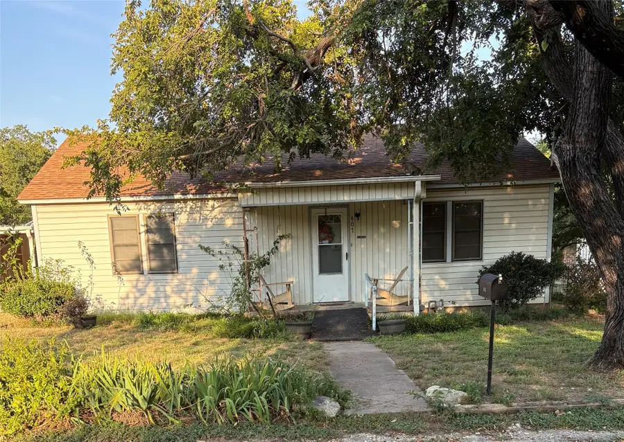 407 N Lane Street, Decatur, TX 76234 - Image #2