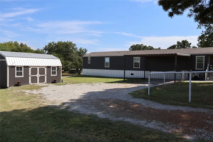 130 Firefly Drive, Springtown, TX 76082 - Image #3