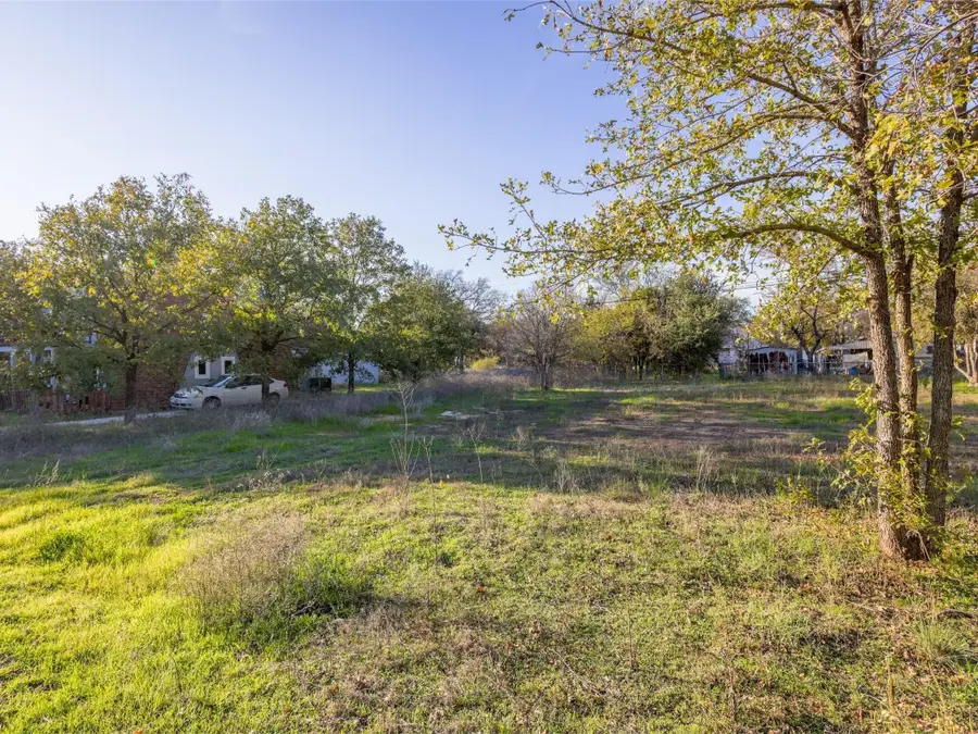 2904 Cedarhill Street, Granbury, TX 76048 - Image #3