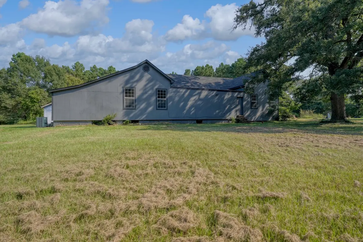 2071 W Point Tap Road, Palestine, TX 75803 - Image #1