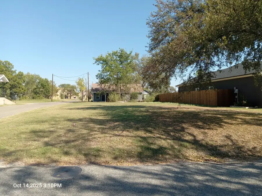 1220 Maple Street, Bonham, TX 75418 - Image #3