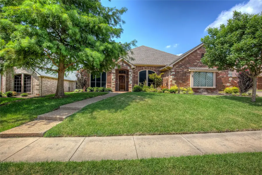 7909 Chapelwood Drive, North Richland Hills, TX 76182 - Image #2