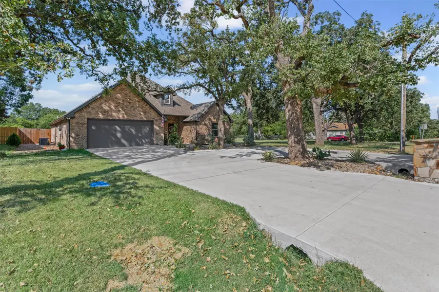 204 W 5th Street, Springtown, TX 76082 - Image #3