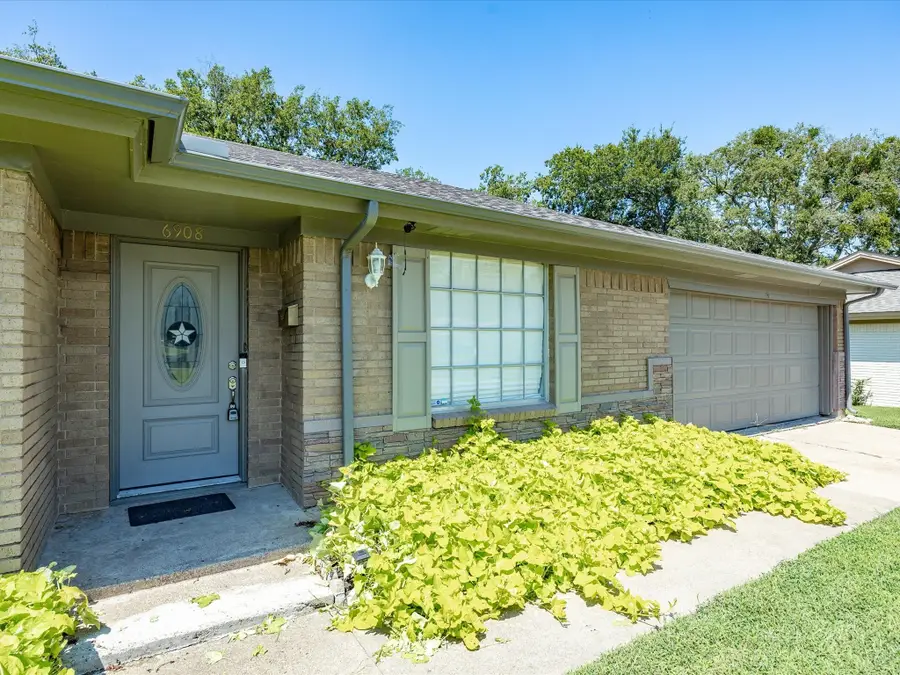 6908 Trimble Drive, Fort Worth, TX 76134 - Image #2