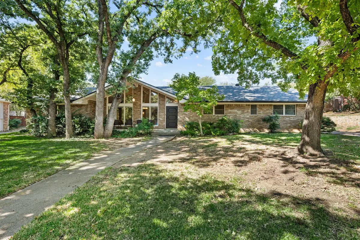 1406 Woodridge Circle, Euless, TX 76040 - Image #1