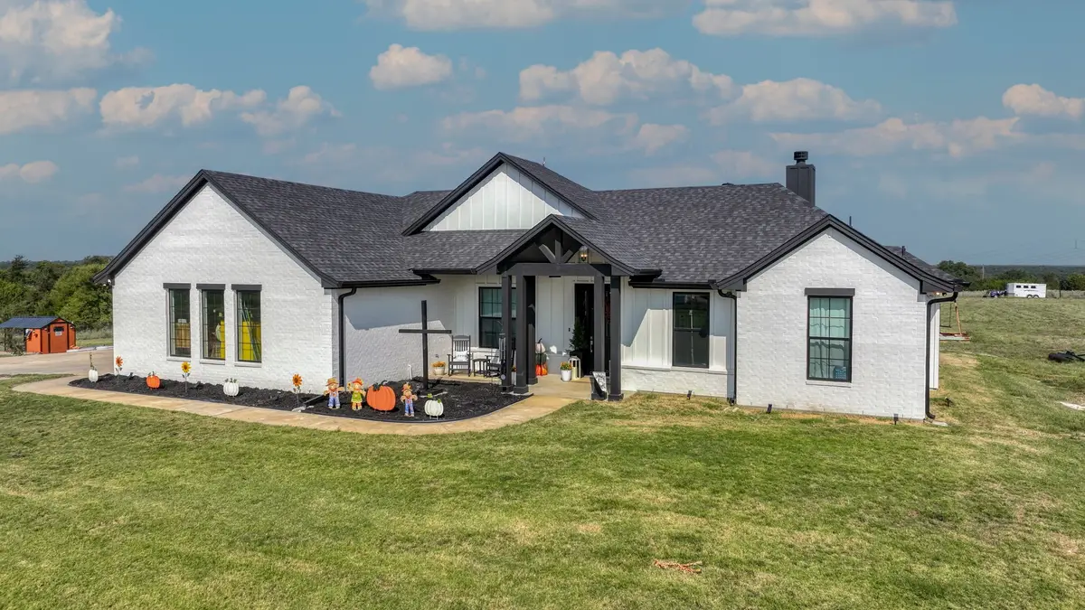 220 La Cresta Lane, Mineral Wells, TX 76067 - #1