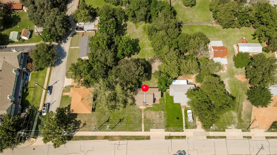 404 W Hudgins Street, Grapevine, TX 76051 - Image #2