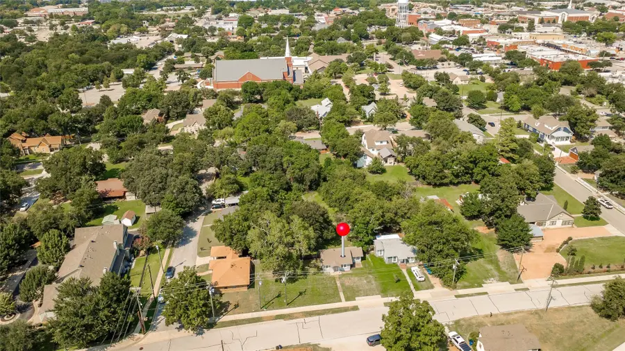 404 W Hudgins Street, Grapevine, TX 76051 - Image #3