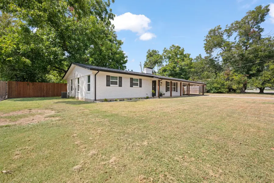 806 S Colonial Drive, Cleburne, TX 76033 - Image #2