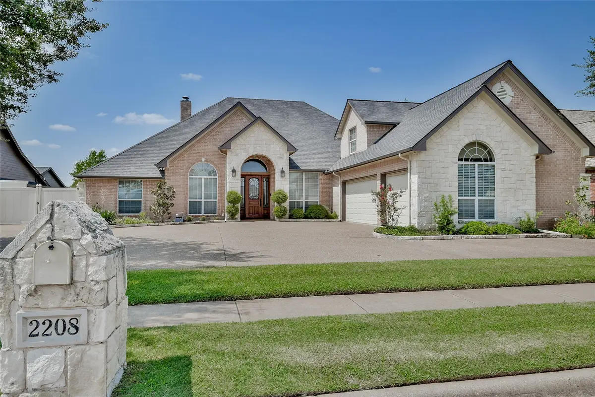 2208 Waters Edge Drive, Granbury, TX 76048 - Image #1