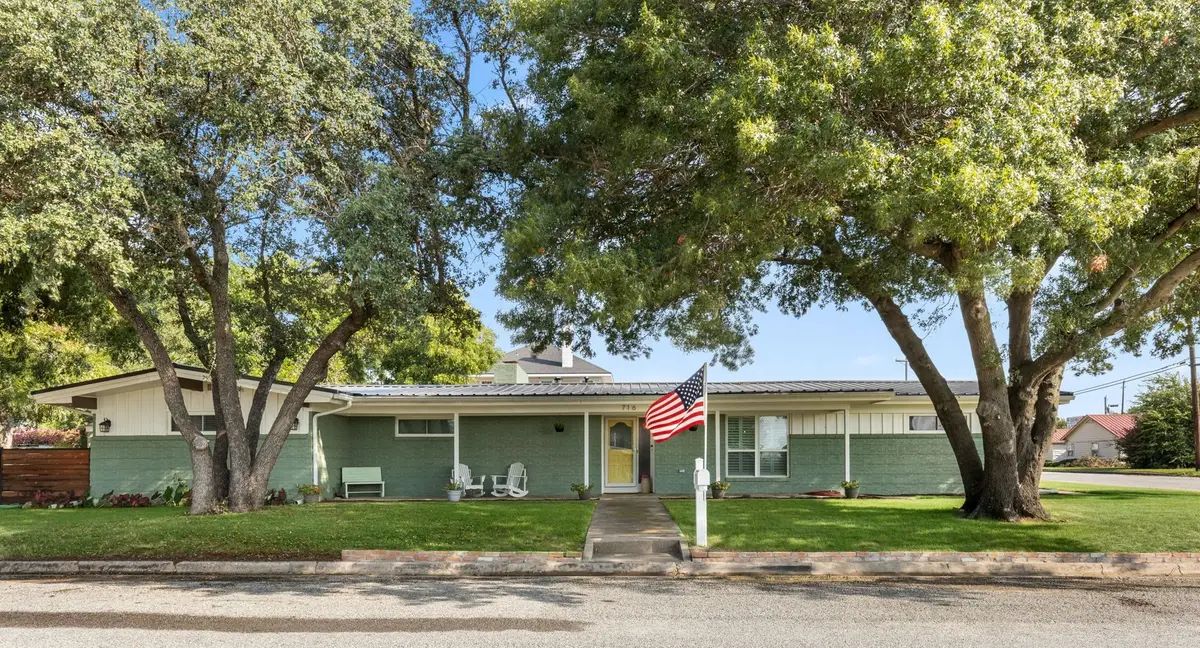 716 E South Street, Henrietta, TX 76365 - Image #1