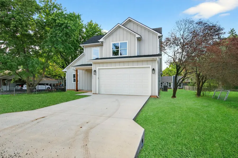 127 Graves Circle, Pottsboro, TX 75076 - Image #3