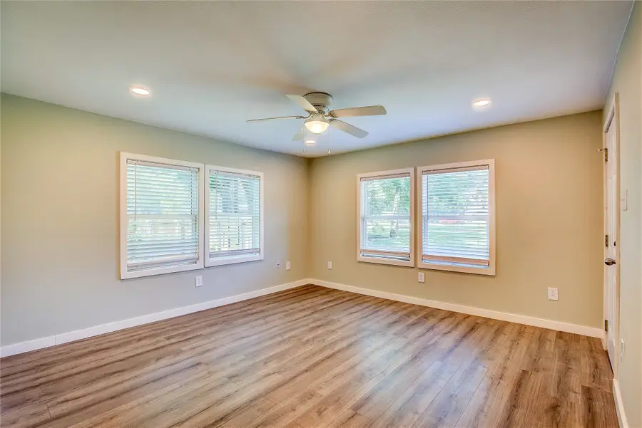 911 S 4th Street, Bonham, TX 75418 - Image #2