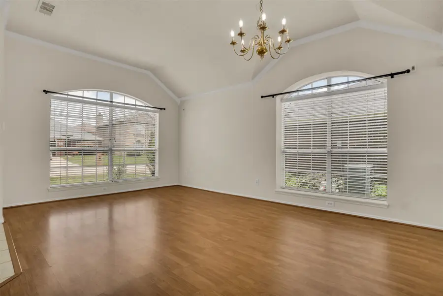 5621 Creekhollow Drive, Arlington, TX 76018 - Image #3