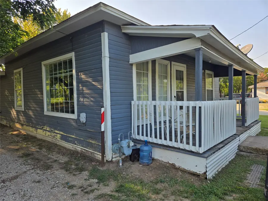 535 Hancock Street, Gainesville, TX 76240 - Image #2