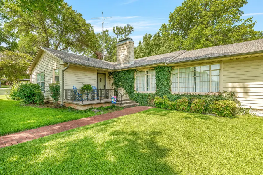 1222 Kentucky, Graham, TX 76450 - Image #2