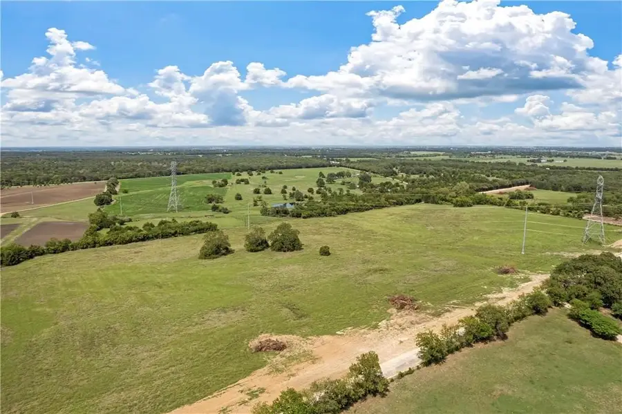 254 W Rainer Lane, West, TX 76691 - Image #2