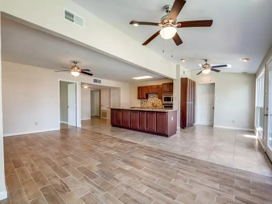 9001 Linda Vista Drive, Rowlett, TX 75088 - Image #2