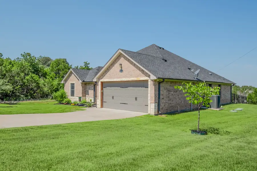 2404 Duro Court, Granbury, TX 76048 - Image #2