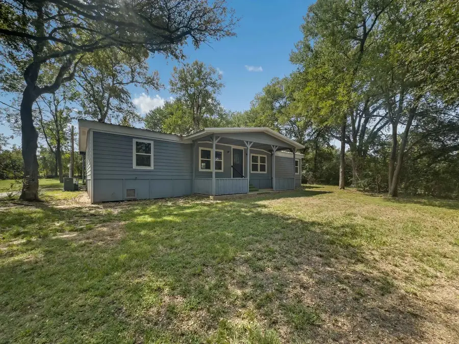 408 W Bells Boulevard, Bells, TX 75414 - Image #2
