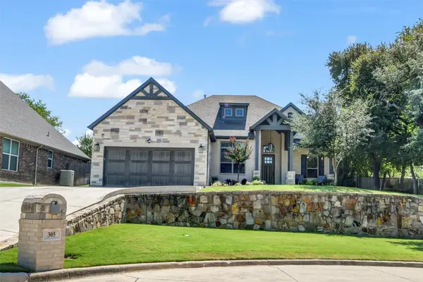 305 Familia Court, Azle, TX 76020