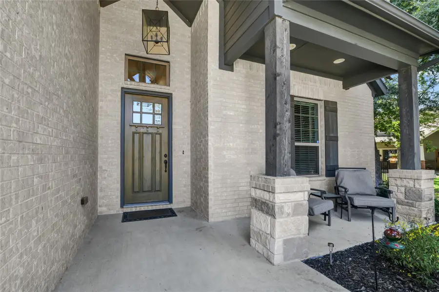 305 Familia Court, Azle, TX 76020 - Image #2
