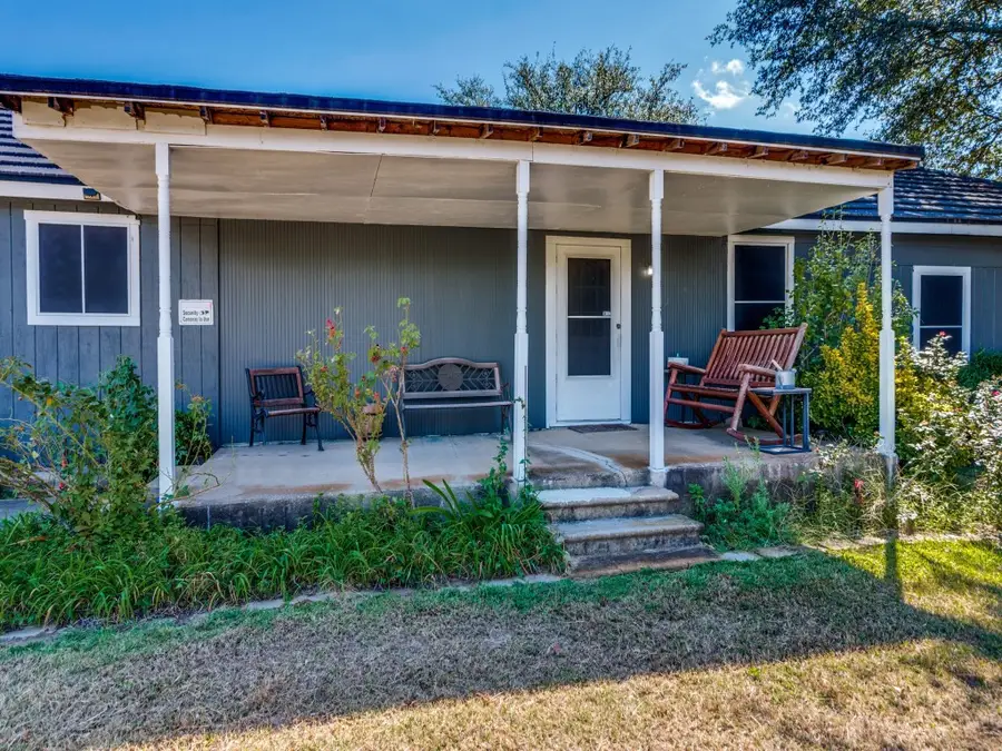 565 Lovie Thomas Lane, Burleson, TX 76028 - Image #3