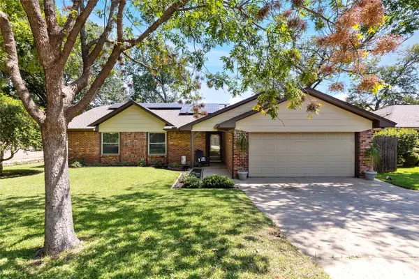 4911 Trails Edge Drive, Arlington, TX 76017