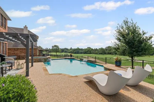 6502 Lakecrest Drive, Sachse, TX 75048