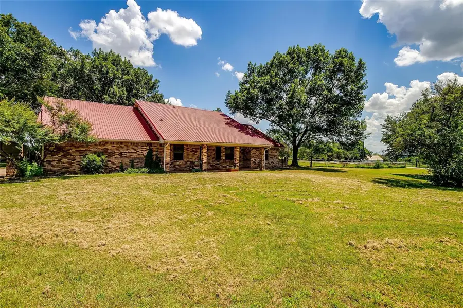 401 Eddy Avenue, Joshua, TX 76058 - Image #3