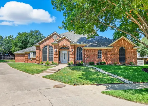 1601 Warwickshire Court W, Bedford, TX 76021
