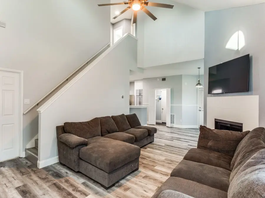 800 Laredo Court, Grand Prairie, TX 75052 - Image #3