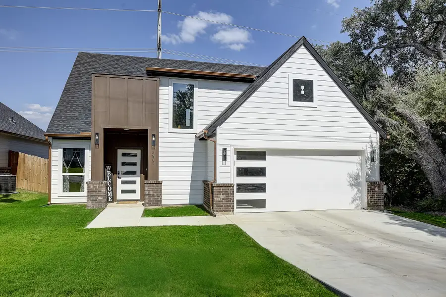 5807 Black Pine Circle, Granbury, TX 76048 - Image #2