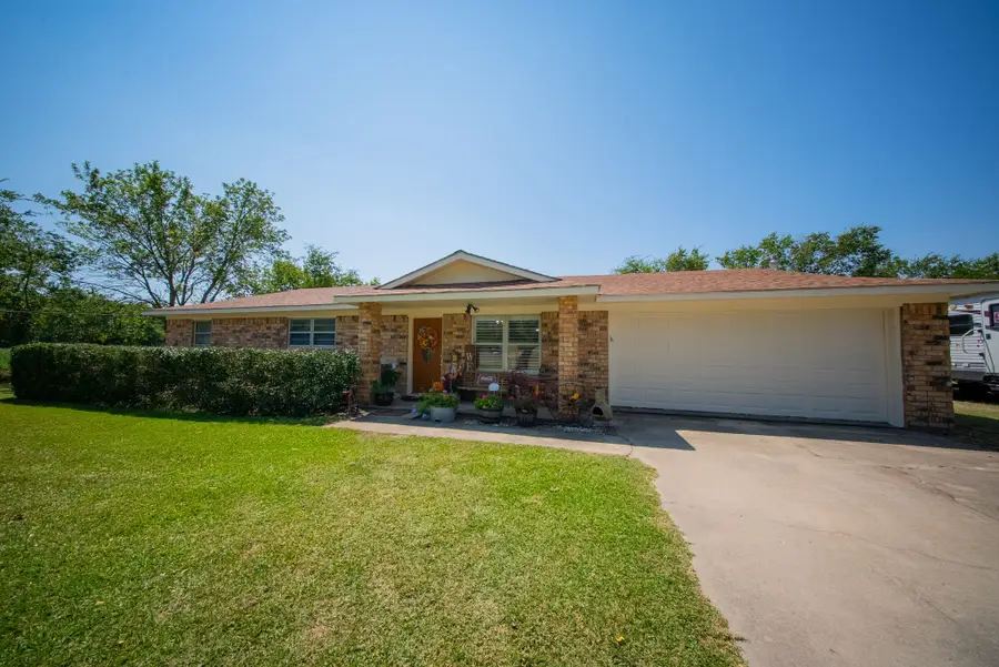 3291 N Grand Avenue, Gainesville, TX 76240 - Image #2