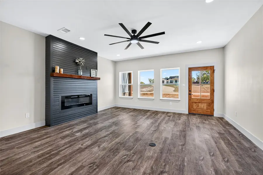 1172 Dixie Estates Way, Whitesboro, TX 76273 - Image #3