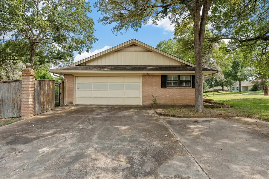 849 Deer Ridge Drive, Woodway, TX 76712 - Image #2