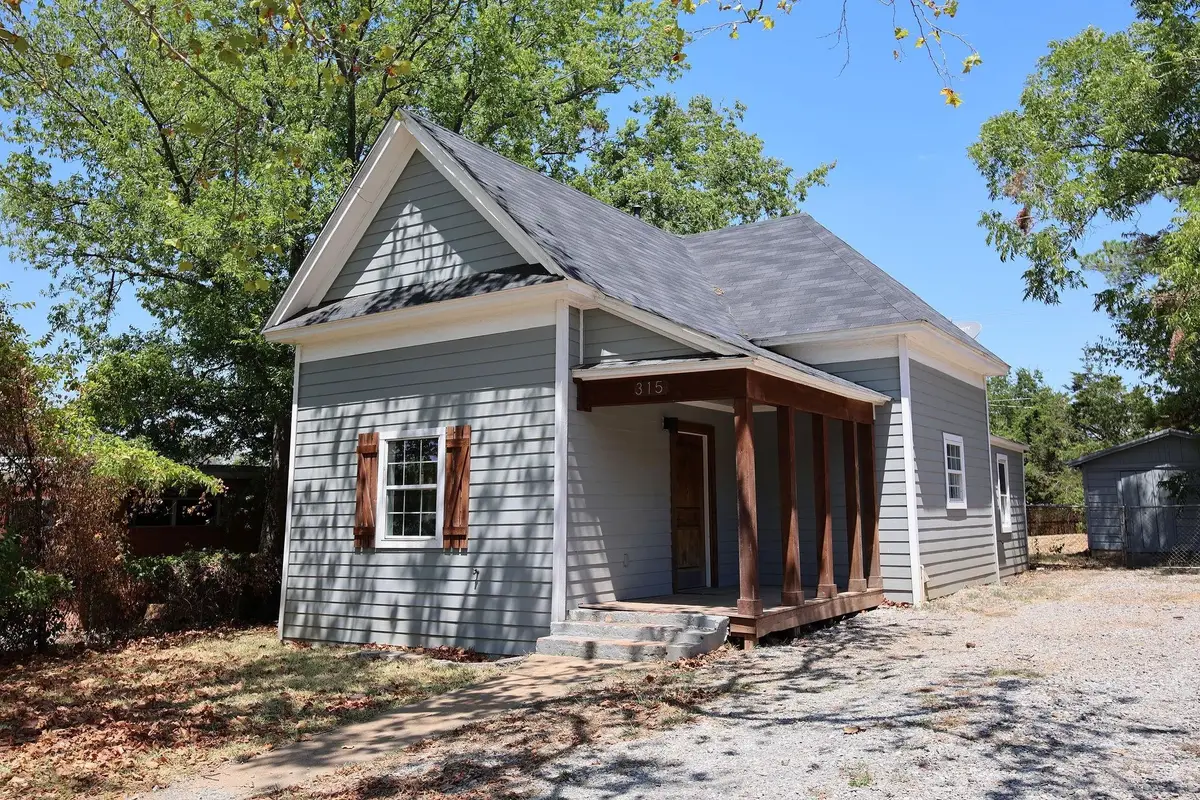 315 E Hull Street, Denison, TX 75021 - Image #1